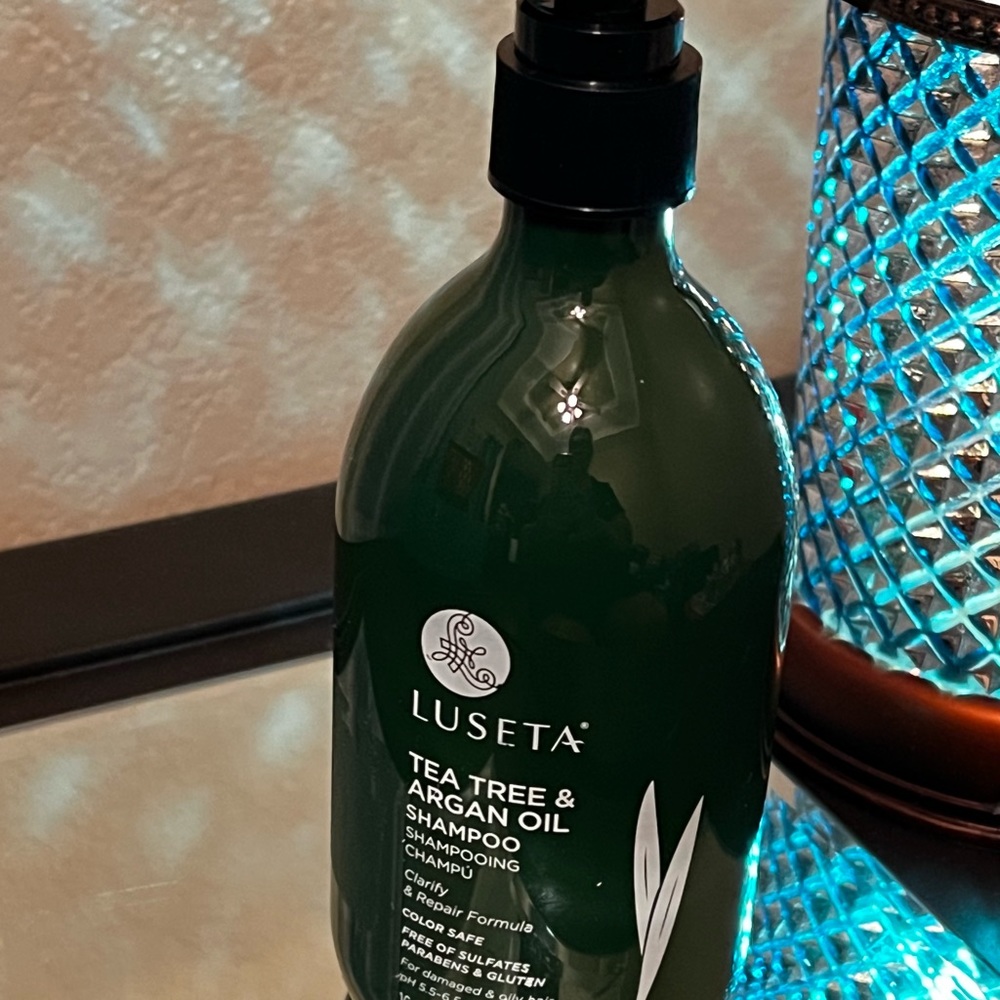 Luseta Tea Tree Shampoo Clarify & Repair Formula 16.9 fl oz. Brand new.